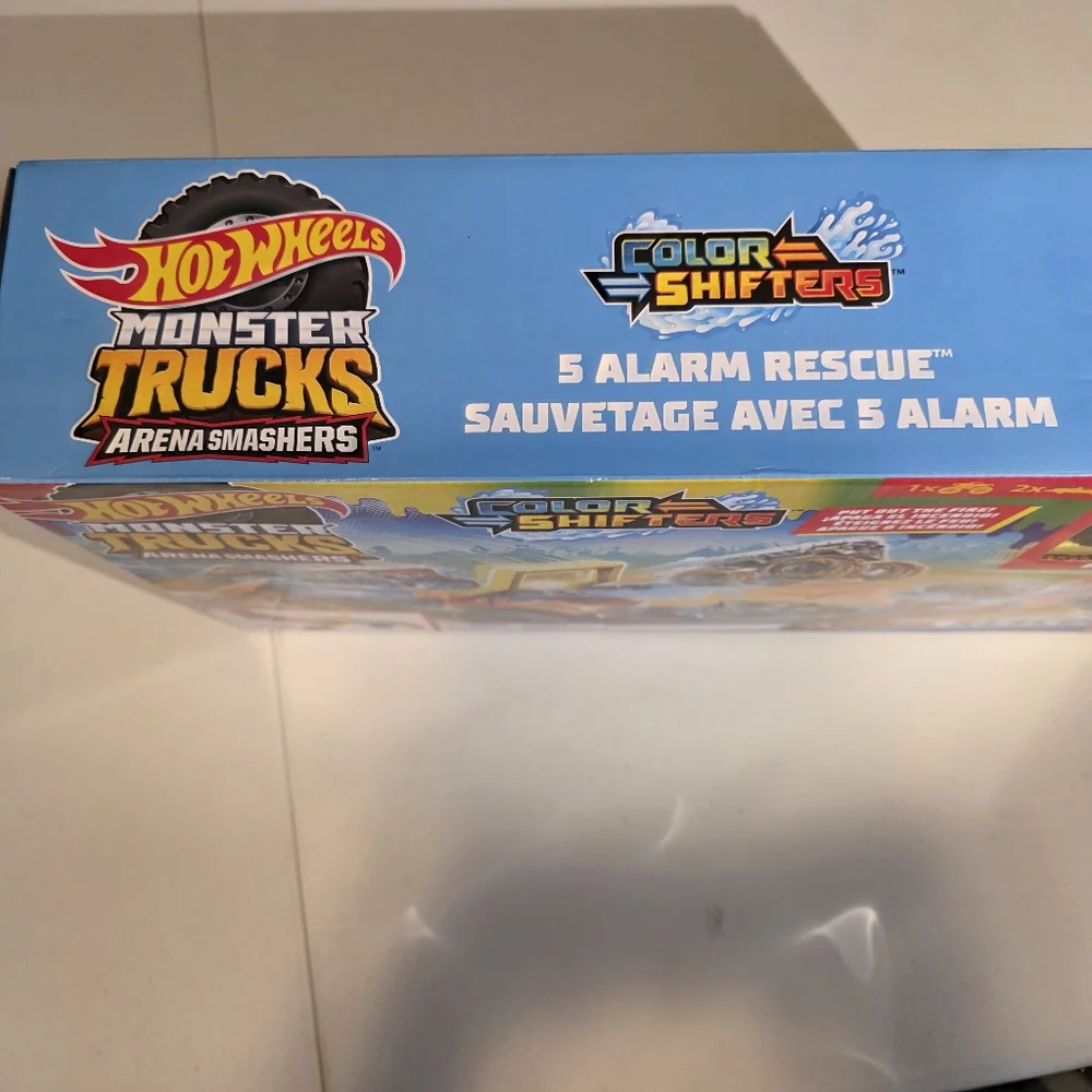 Hot Wheels Monster Trucks Arena Smashers Color Shifters 5 Alarm Rescue NEW Box